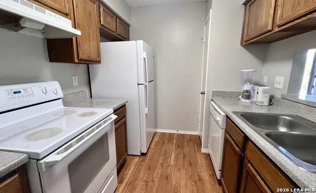 806 Station Converse, TX 78109