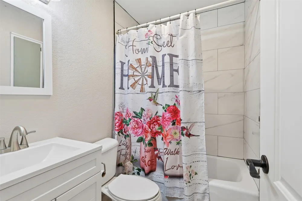 128 Laura Drive Mineola, TX 75773