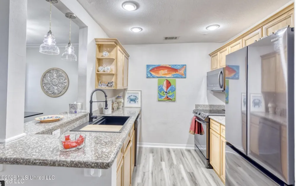 1282 E Beach Boulevard Biloxi, MS 39530