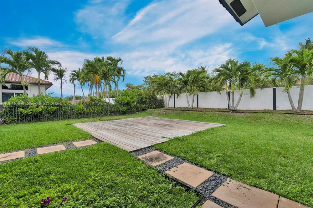 4133 NW 81st Ter Coral Springs, FL 33065