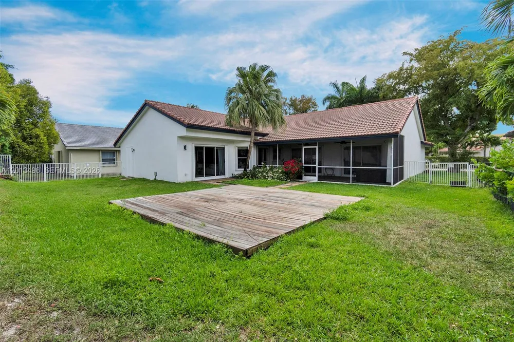 4133 NW 81st Ter Coral Springs, FL 33065