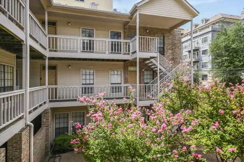 715 W 22nd 1/2 Street #208