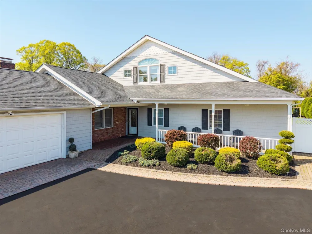 88 Pace Drive S West Islip, NY 11795
