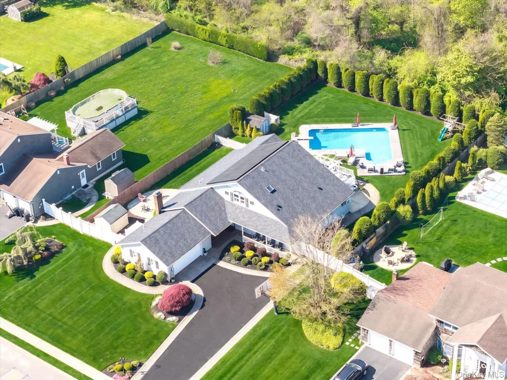 88 Pace Drive S West Islip, NY 11795