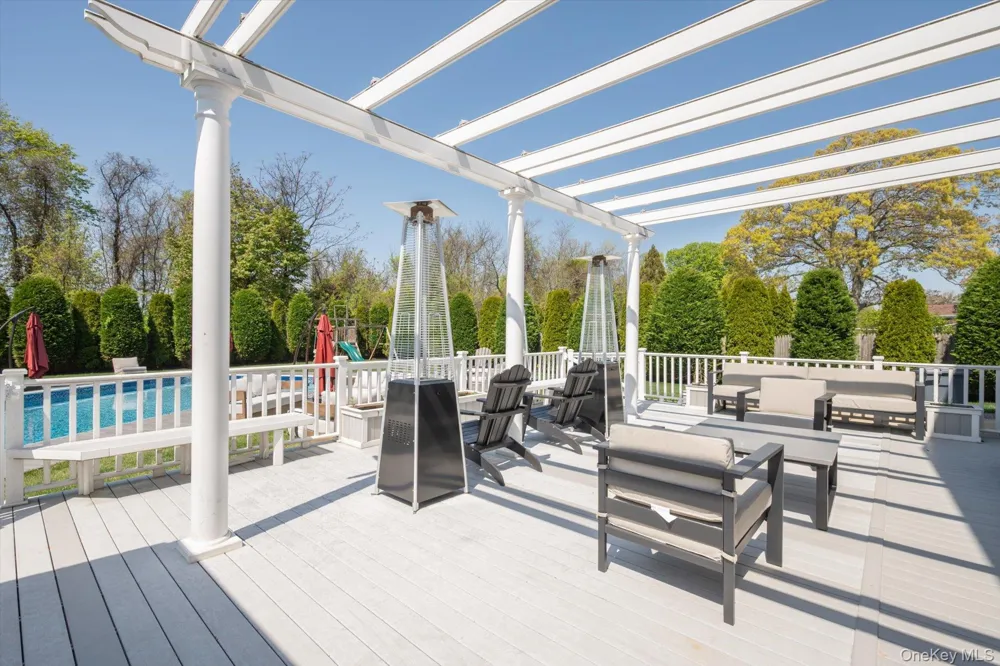 88 Pace Drive S West Islip, NY 11795
