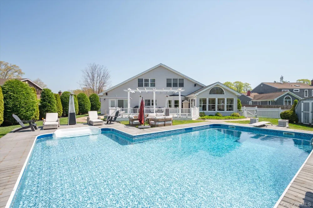 88 Pace Drive S West Islip, NY 11795