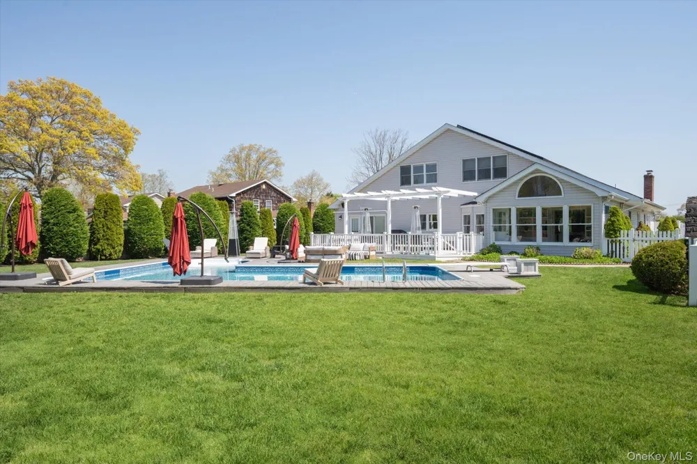 88 Pace Drive S West Islip, NY 11795