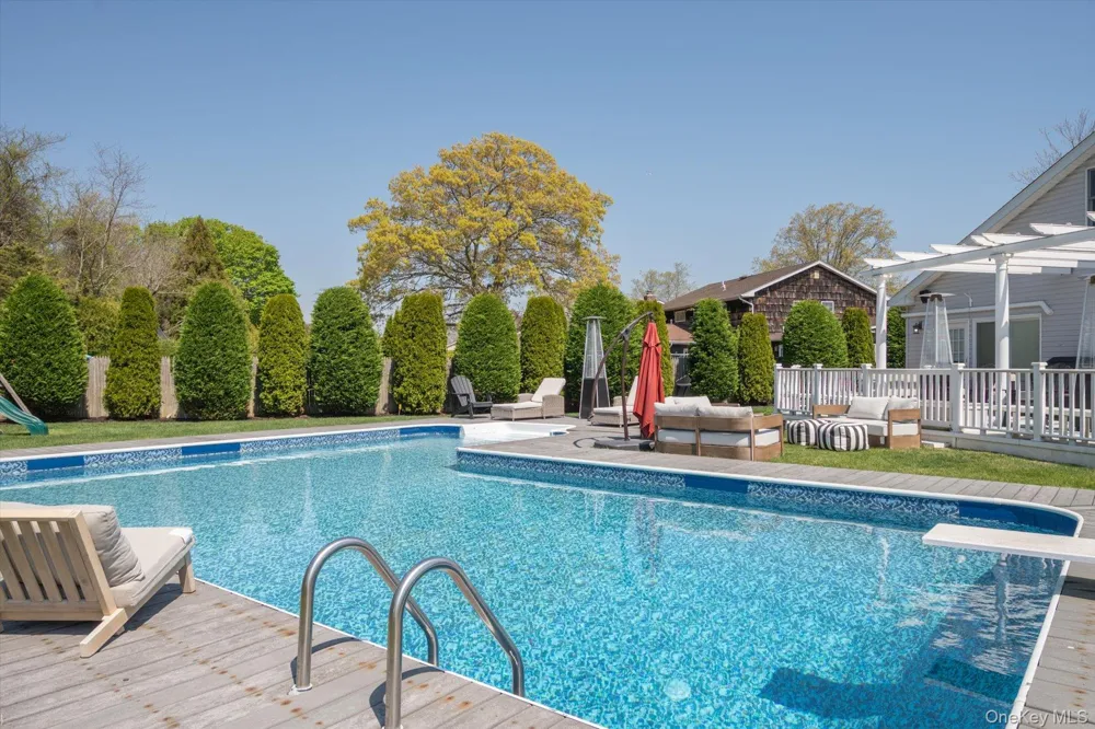 88 Pace Drive S West Islip, NY 11795