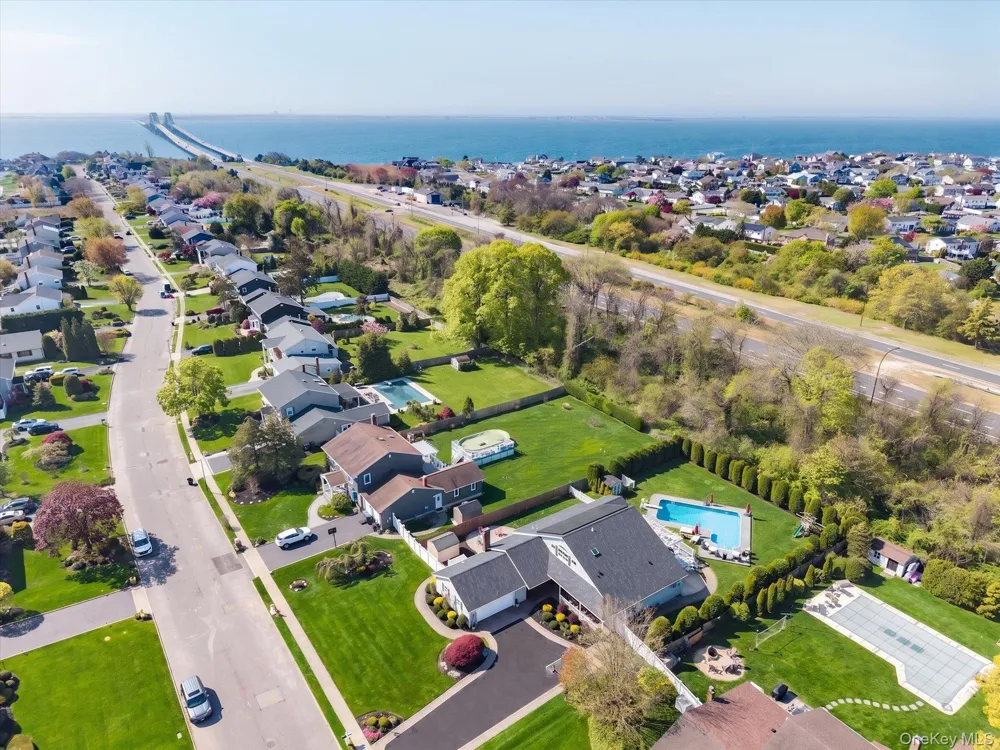 88 Pace Drive S West Islip, NY 11795
