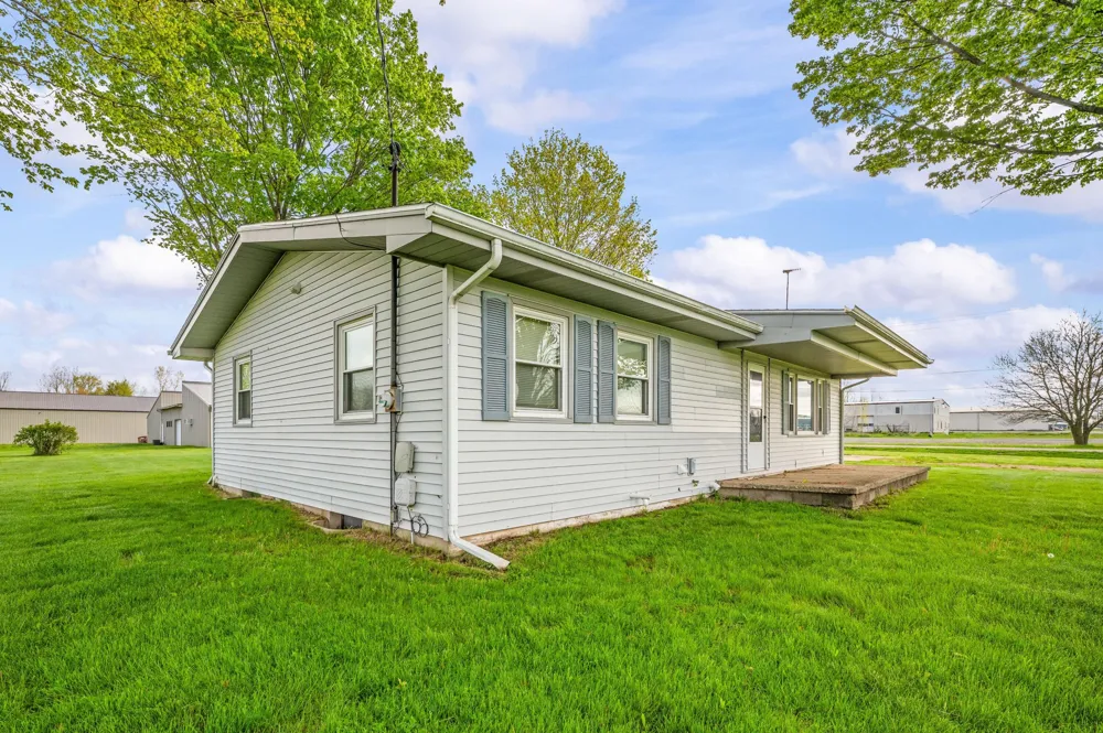 27532 May Street Edwardsburg, MI 49112