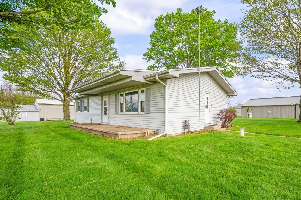27532 May Street Edwardsburg, MI 49112