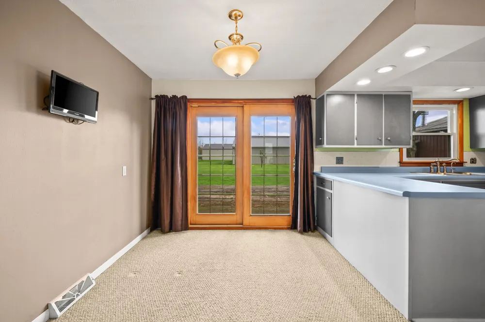 27532 May Street Edwardsburg, MI 49112
