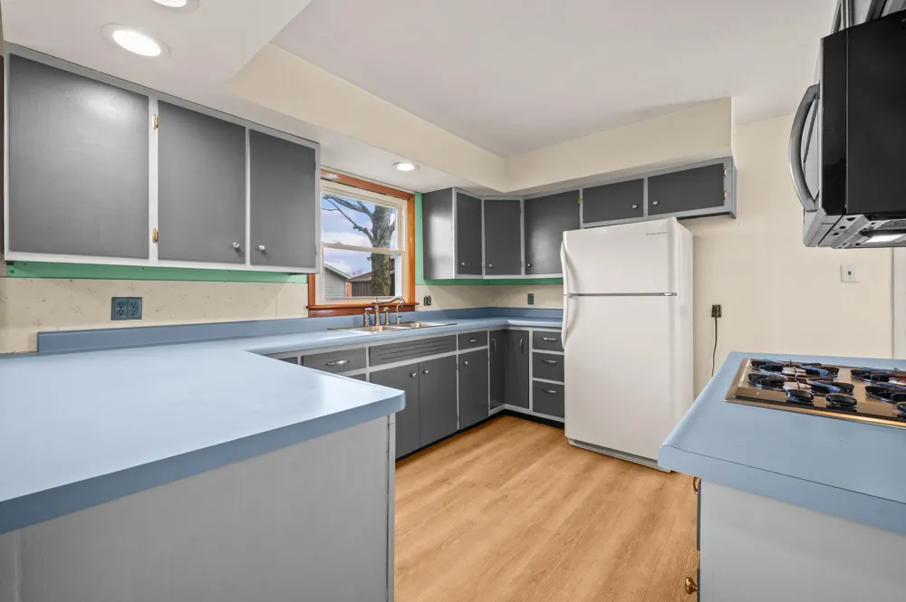 27532 May Street Edwardsburg, MI 49112
