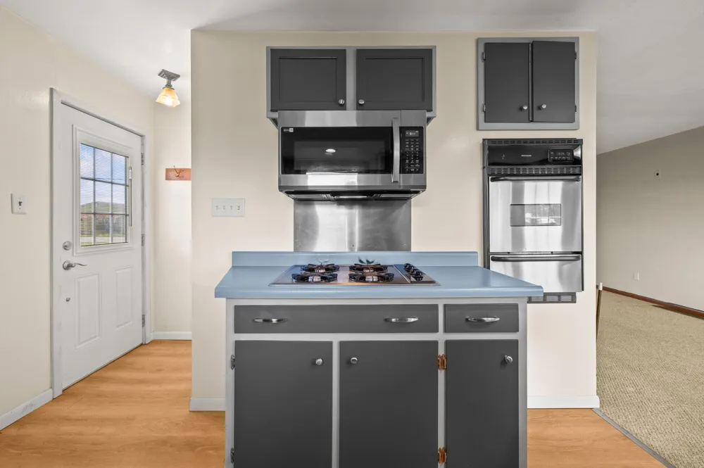 27532 May Street Edwardsburg, MI 49112