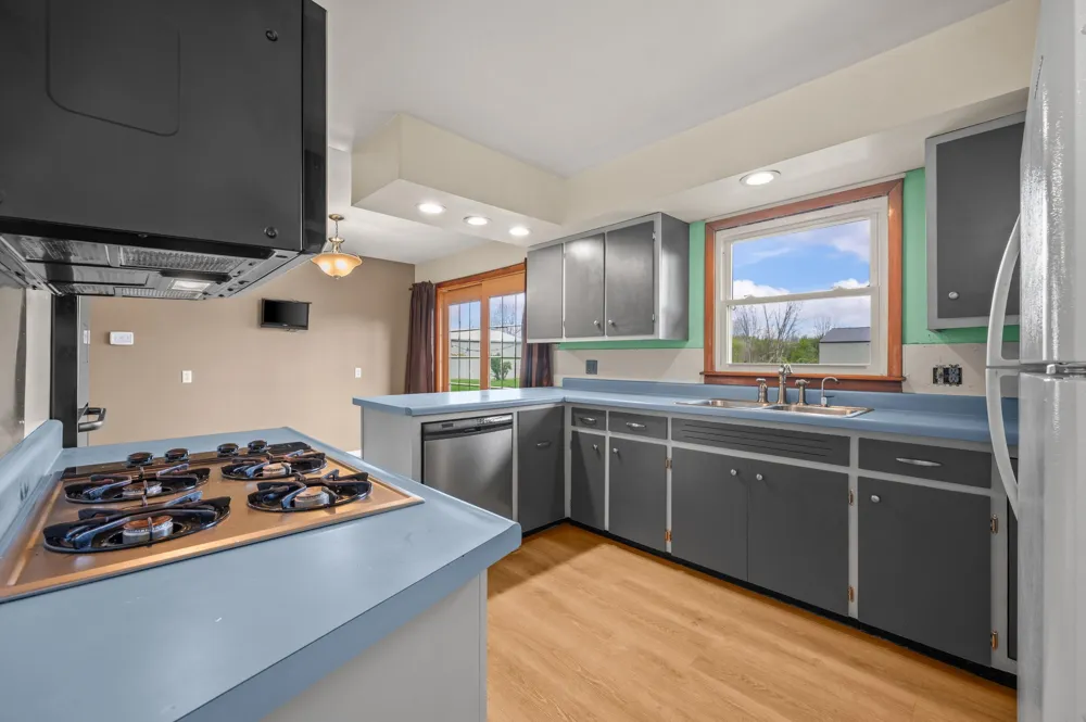 27532 May Street Edwardsburg, MI 49112