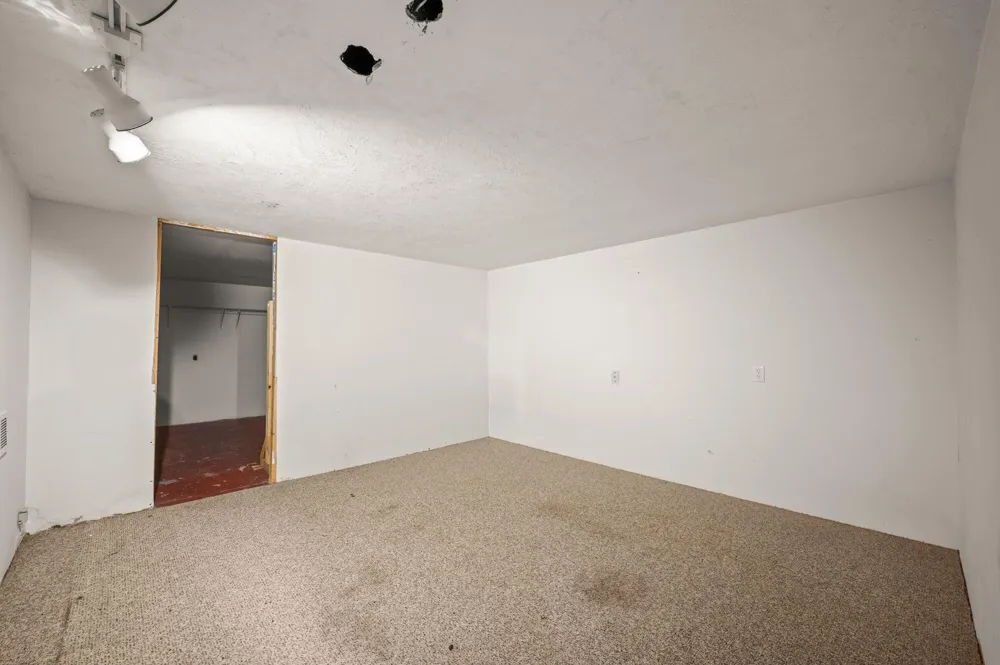 27532 May Street Edwardsburg, MI 49112