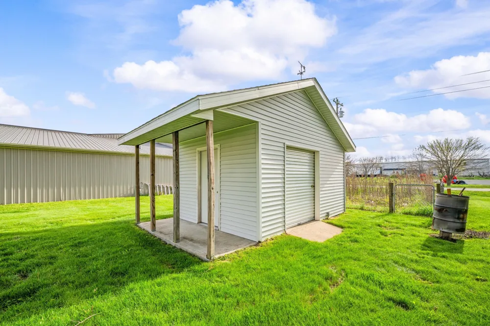 27532 May Street Edwardsburg, MI 49112