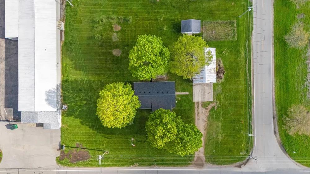 27532 May Street Edwardsburg, MI 49112