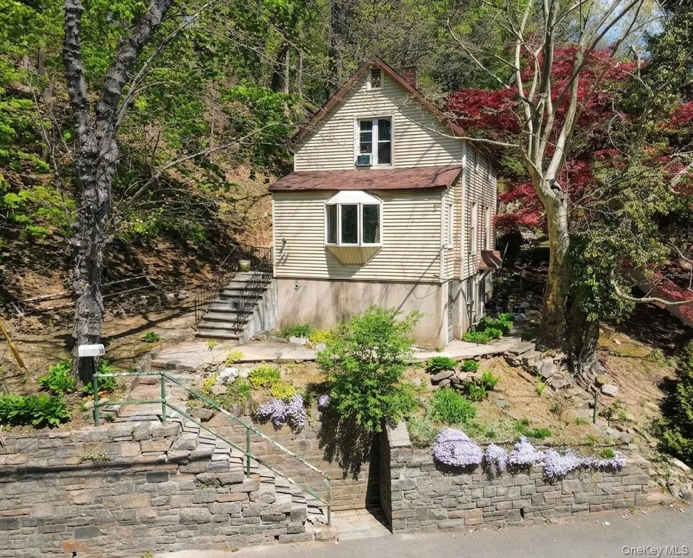 18 Columbus Ave Valhalla, NY 10595