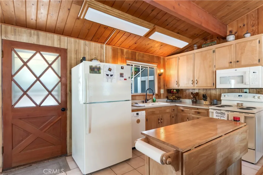 37667 Live Oak Street Angelus Oaks, CA 92305