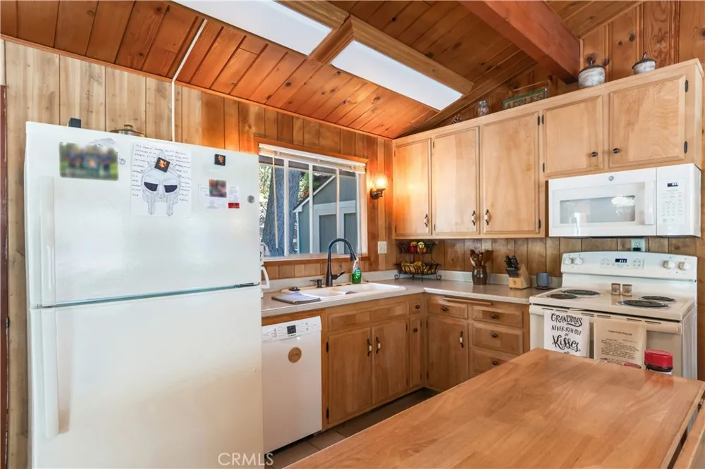 37667 Live Oak Street Angelus Oaks, CA 92305