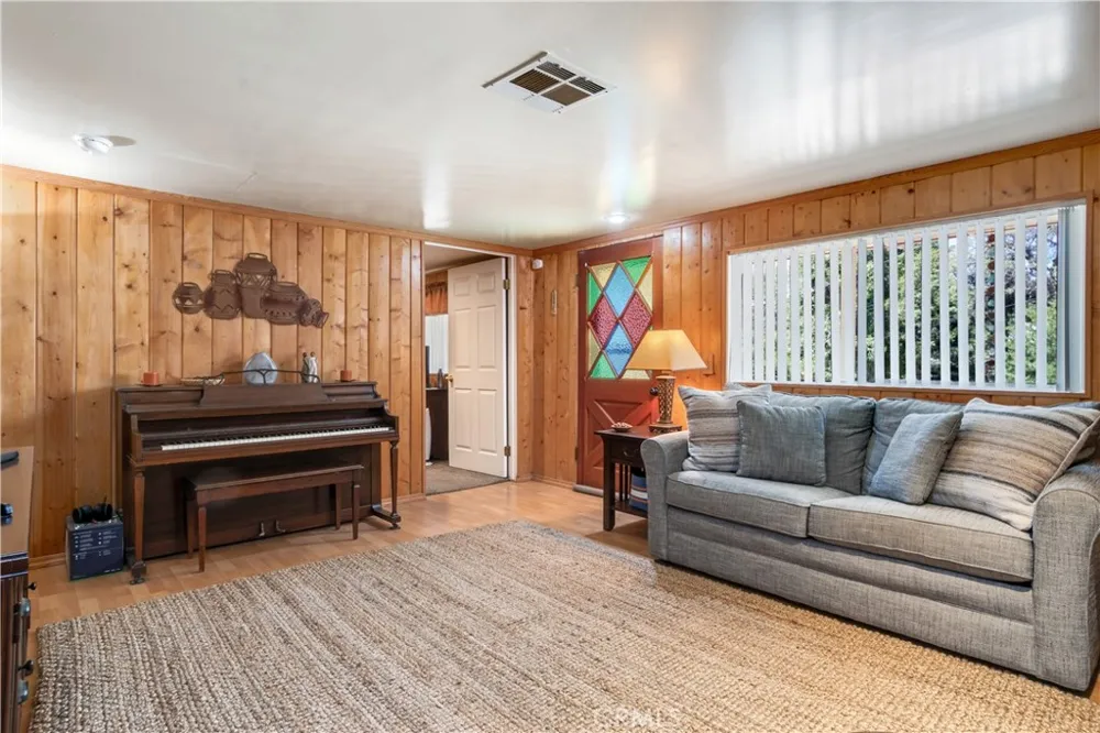 37667 Live Oak Street Angelus Oaks, CA 92305