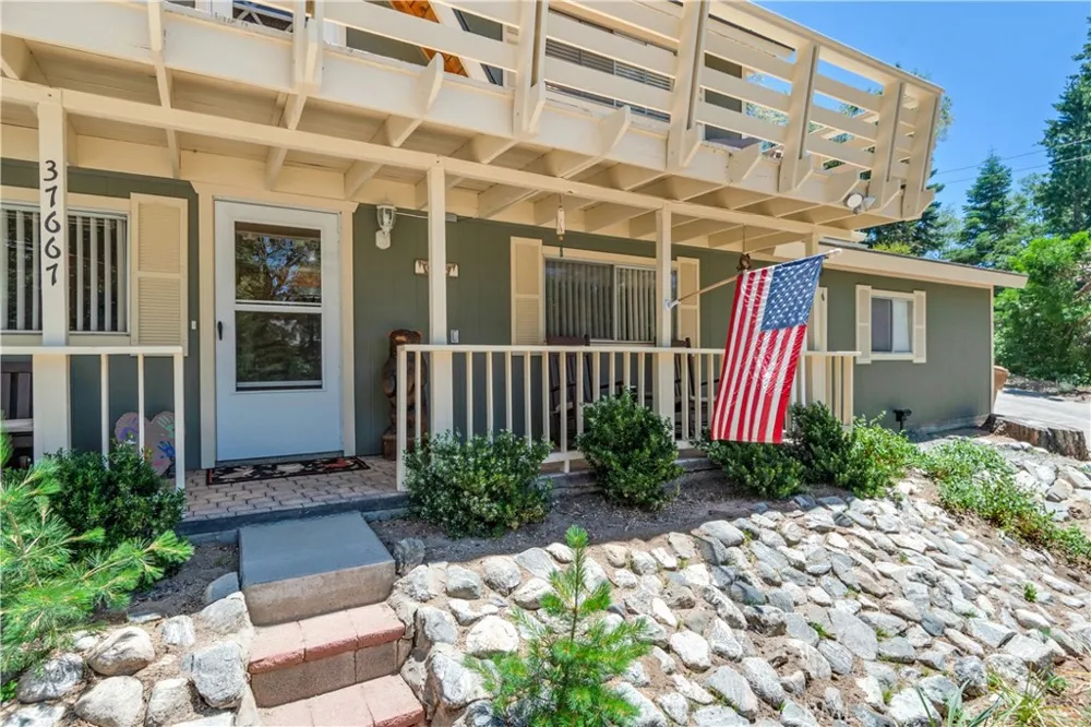 37667 Live Oak Street Angelus Oaks, CA 92305