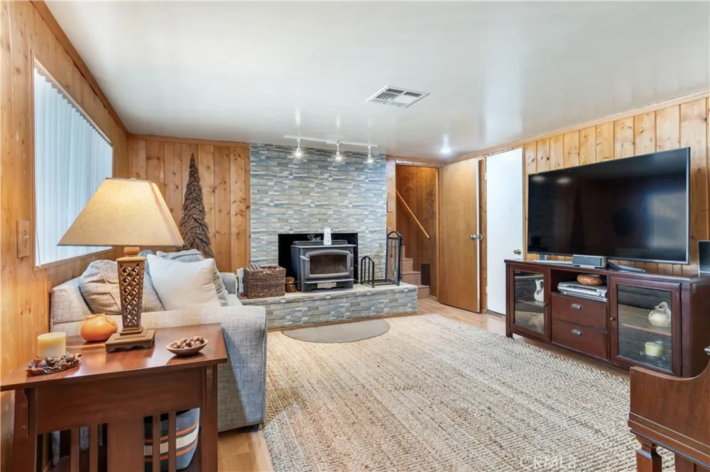37667 Live Oak Street Angelus Oaks, CA 92305