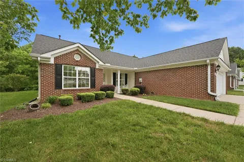 2204 Sweetbay Circle
