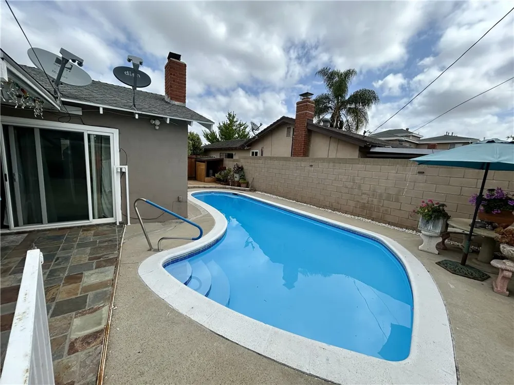 3062 W Teranimar Anaheim, CA 92804