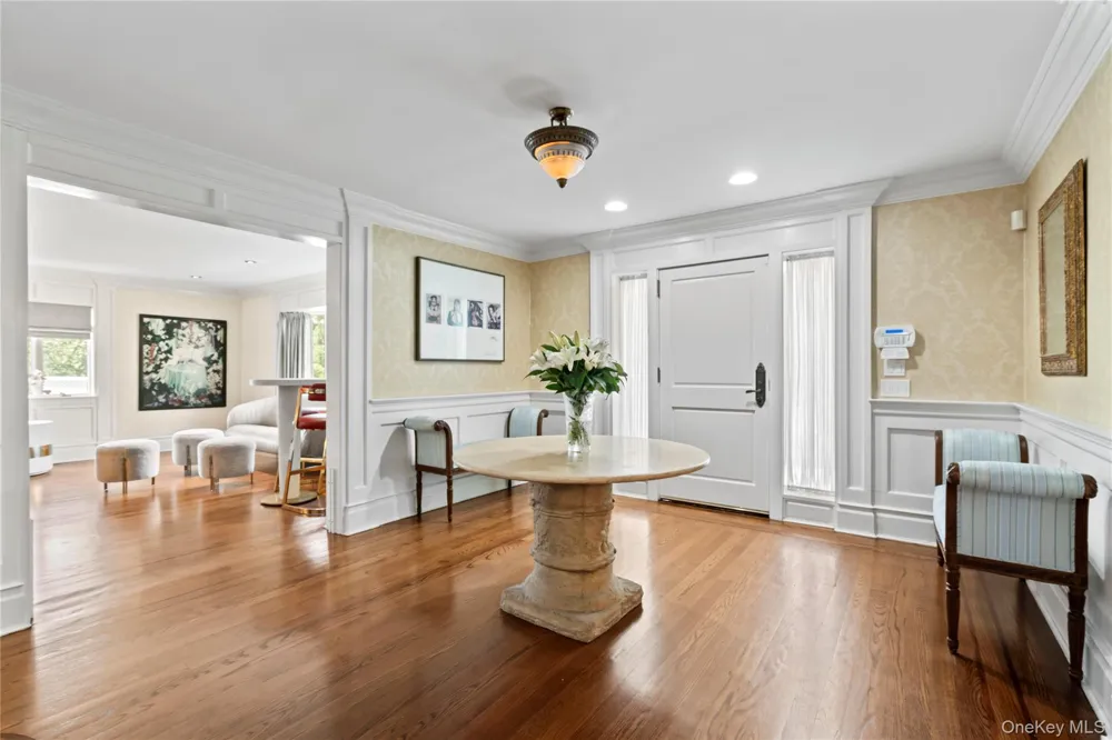 25 Montrose Court Roslyn Harbor, NY 11576