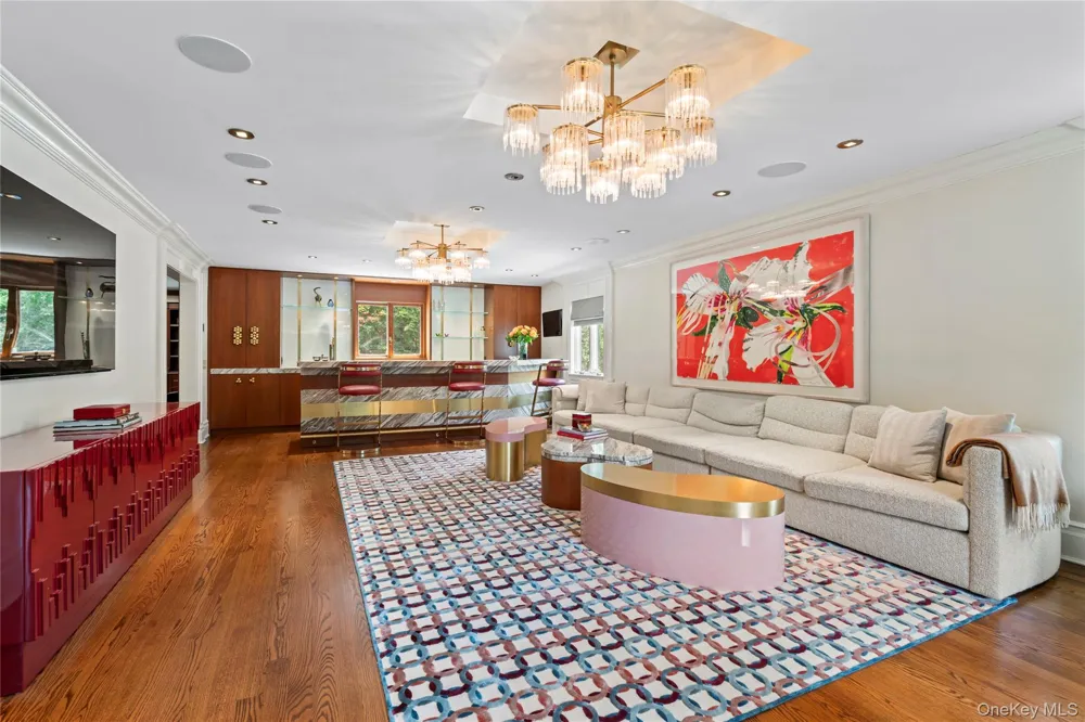 25 Montrose Court Roslyn Harbor, NY 11576