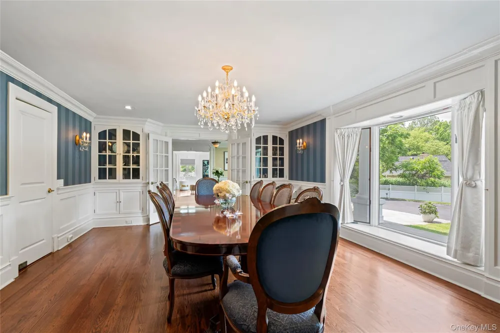 25 Montrose Court Roslyn Harbor, NY 11576