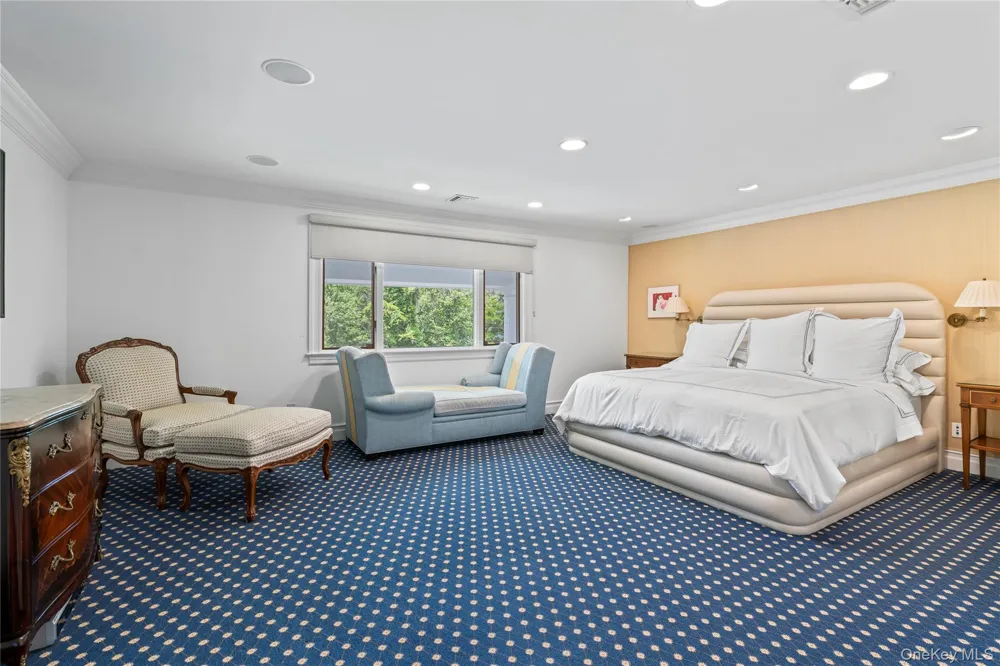 25 Montrose Court Roslyn Harbor, NY 11576