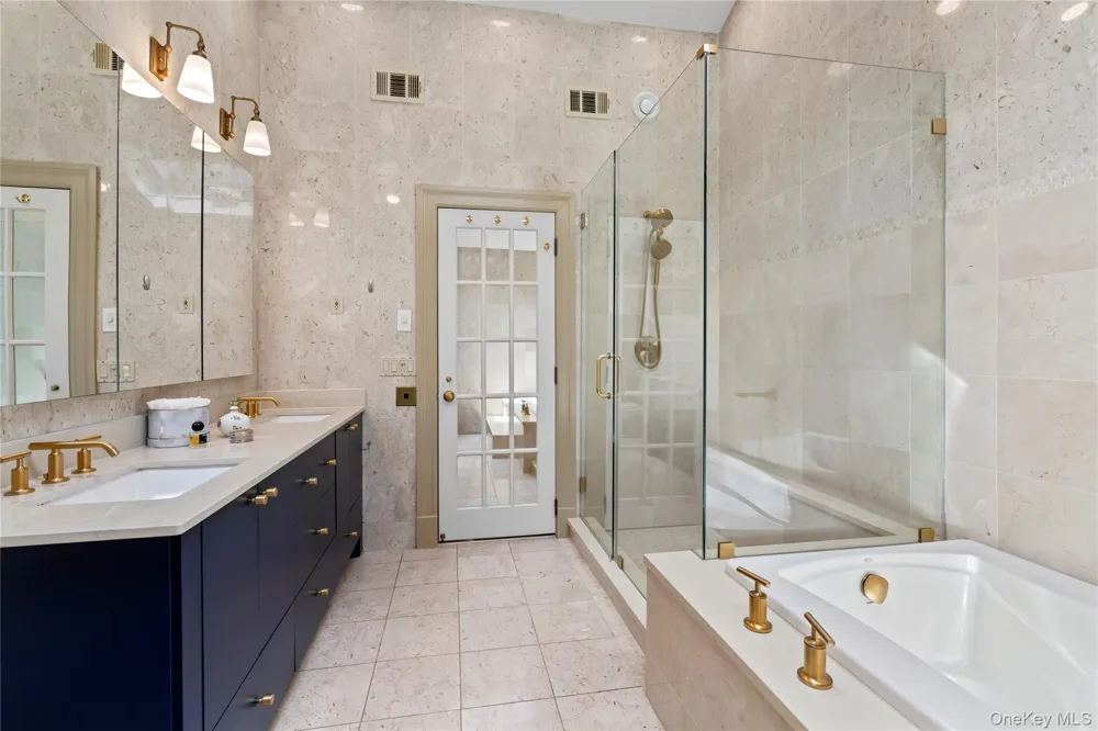 25 Montrose Court Roslyn Harbor, NY 11576