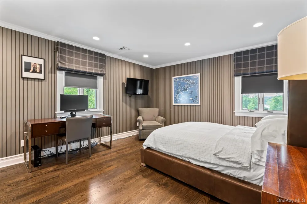 25 Montrose Court Roslyn Harbor, NY 11576