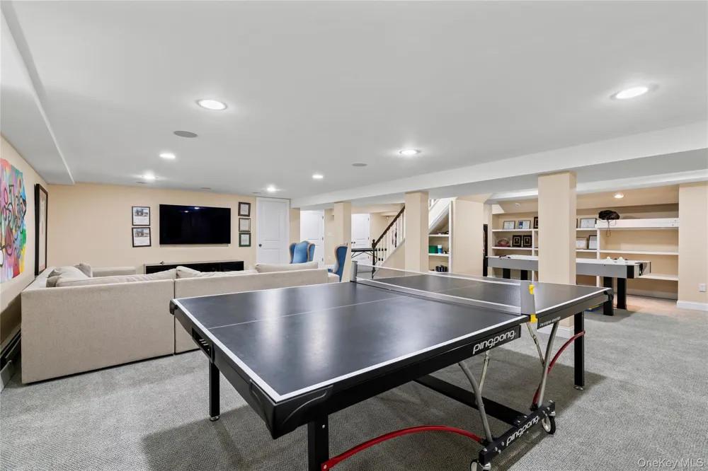 25 Montrose Court Roslyn Harbor, NY 11576