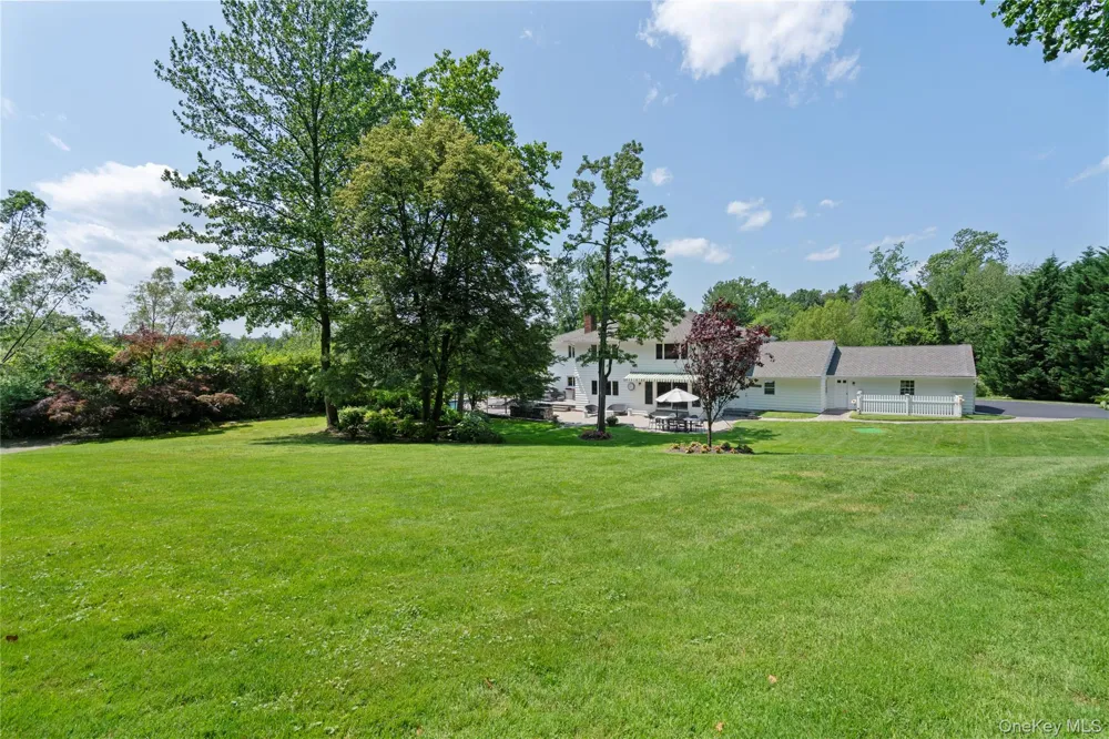 25 Montrose Court Roslyn Harbor, NY 11576