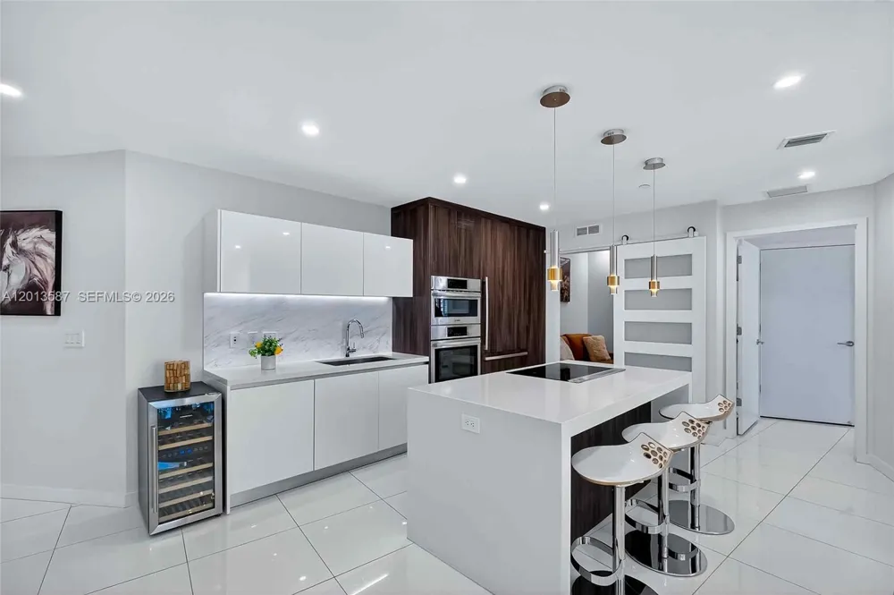 851 NE 1st Ave #1603 Miami, FL 33132