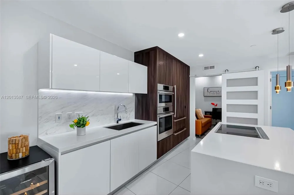851 NE 1st Ave #1603 Miami, FL 33132