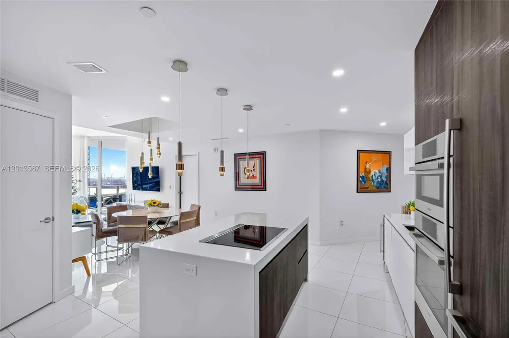 851 NE 1st Ave #1603 Miami, FL 33132