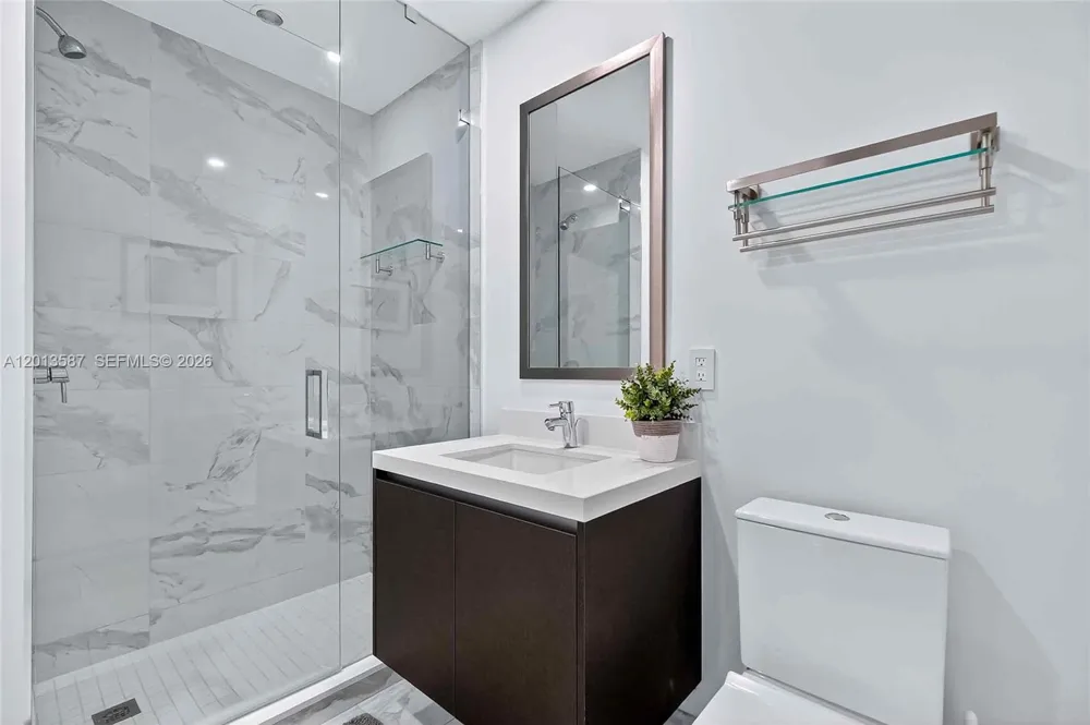 851 NE 1st Ave #1603 Miami, FL 33132