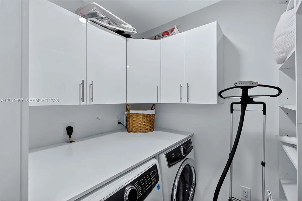 851 NE 1st Ave #1603 Miami, FL 33132