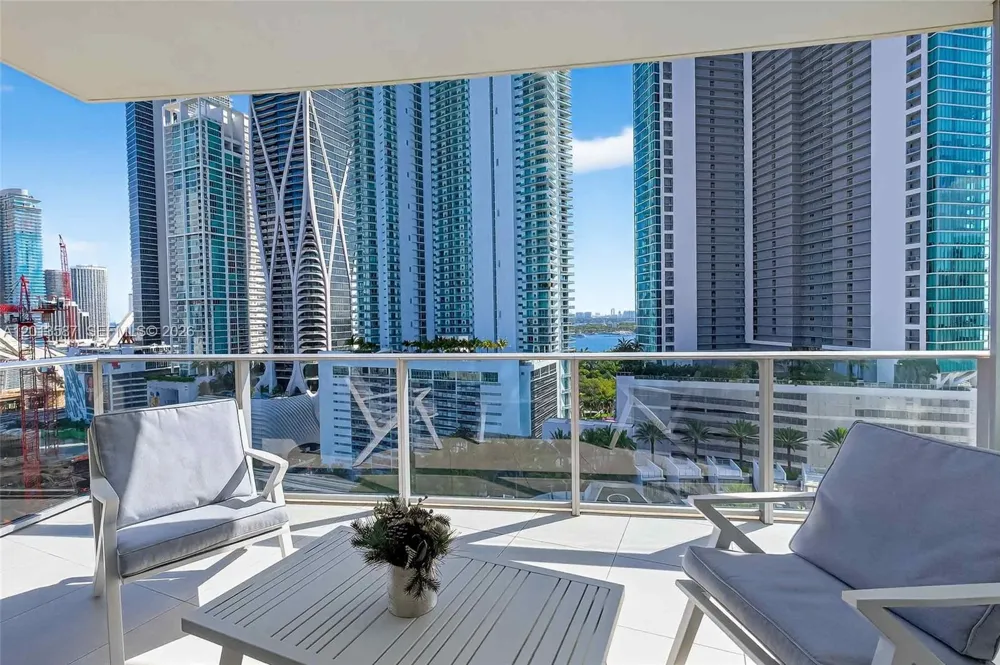 851 NE 1st Ave #1603 Miami, FL 33132