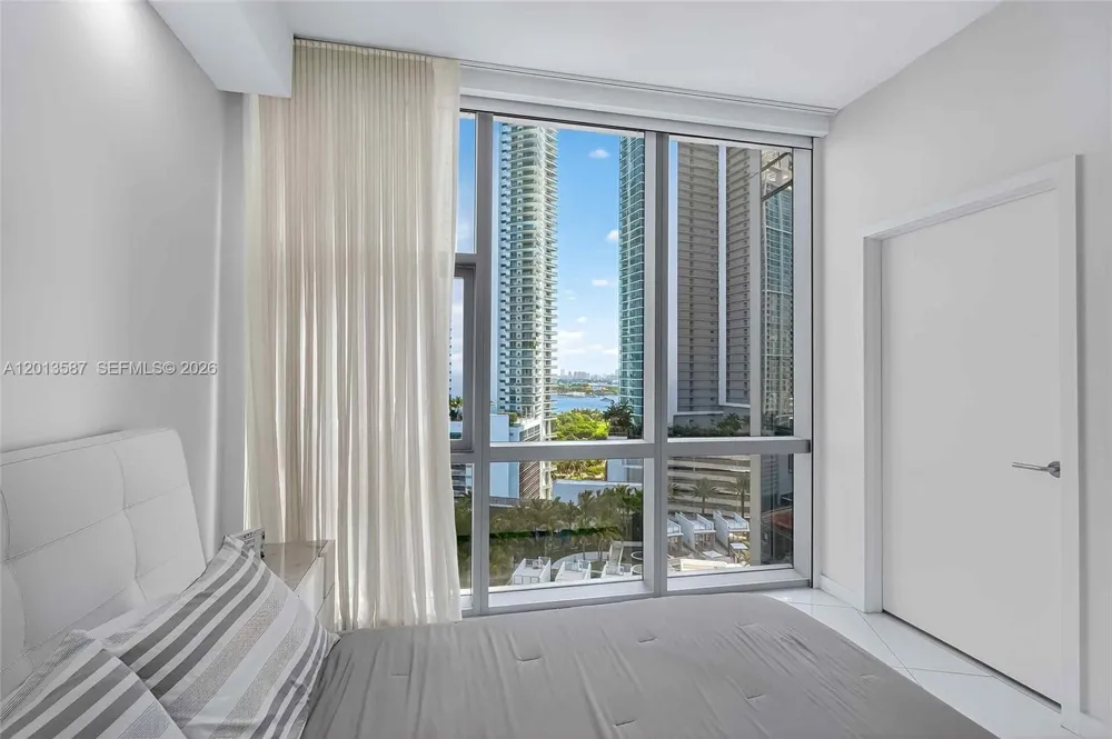 851 NE 1st Ave #1603 Miami, FL 33132