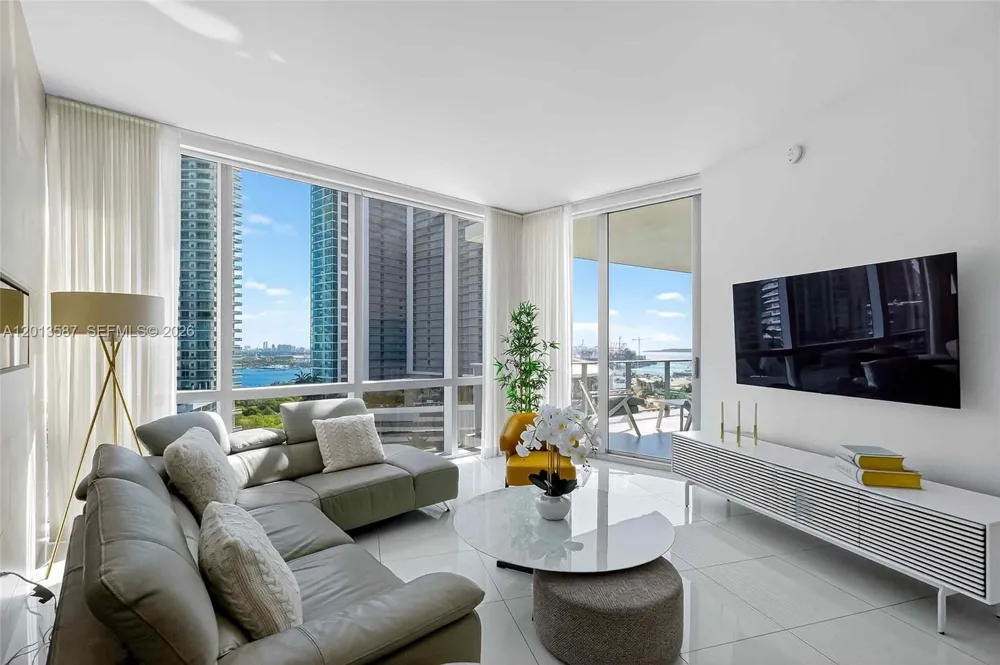 851 NE 1st Ave #1603 Miami, FL 33132