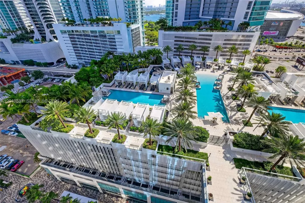 851 NE 1st Ave #1603 Miami, FL 33132