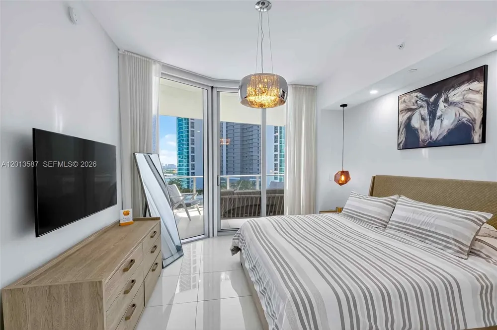 851 NE 1st Ave #1603 Miami, FL 33132