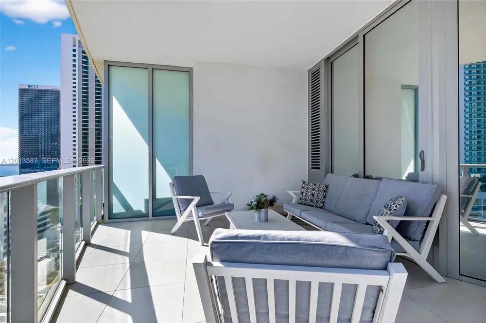 851 NE 1st Ave #1603 Miami, FL 33132