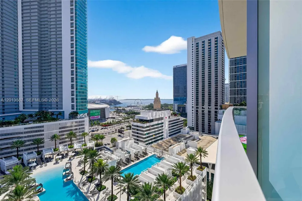 851 NE 1st Ave #1603 Miami, FL 33132
